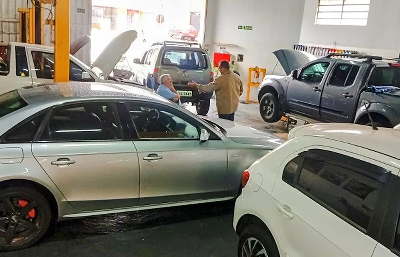 Foto real de veículos em atendimento na Papaléguas